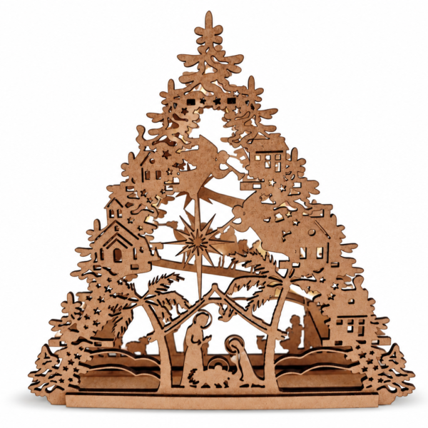 Sapin décoratif de Noël en bois découpé avec la crèche de la Nativité sur fond blanc